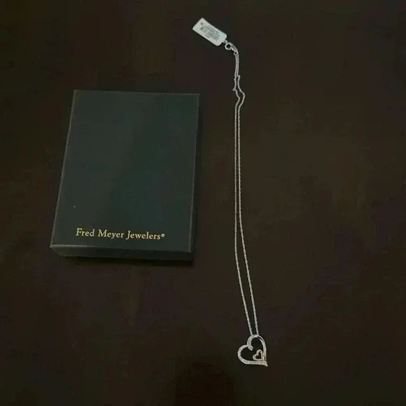 NWT Fred Meyer Jewelers - Heart Necklace - Picture 3 of 7